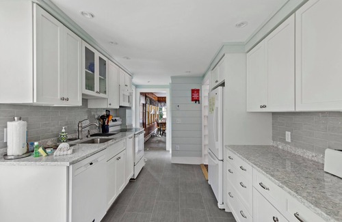 Wellfleet House | Cedardown - Centrally Located Wellfleet 5 Bedroom with AC