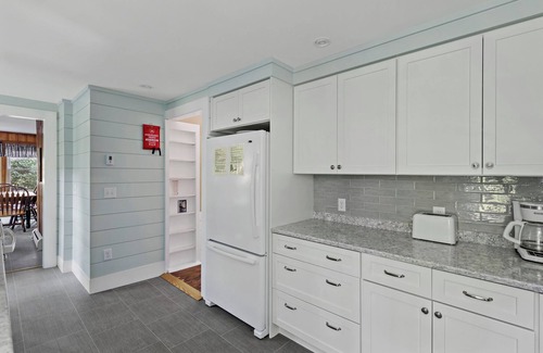 Wellfleet House | Cedardown - Centrally Located Wellfleet 5 Bedroom with AC