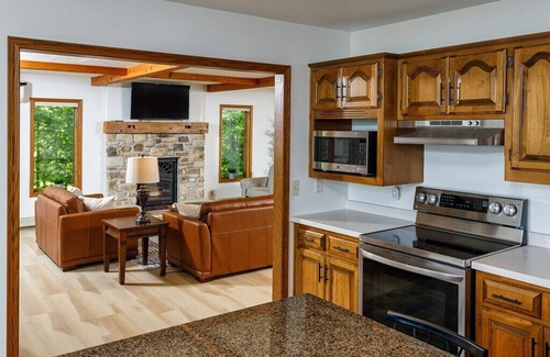 Baileys Harbor Cabin | Cedarview Hideaway - Sleeps 10, Wooded Lot