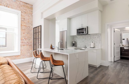Downtown Condo | Celebrate in Luxury in this stunning 2/2!