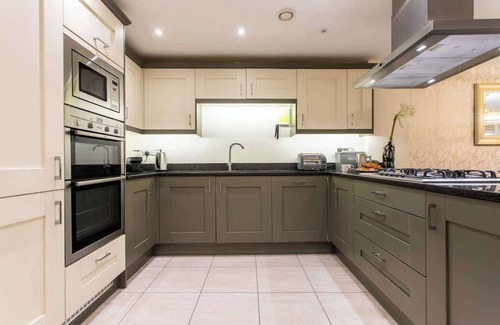 Upper Town House | Celebration House - Sleeps 13 - Bath