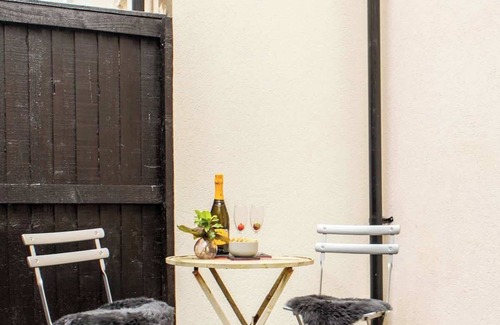 Upper Town House | Celebration House - Sleeps 13 - Bath