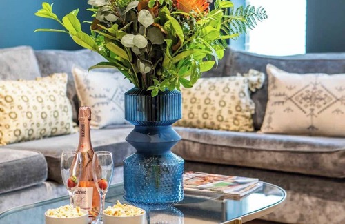 Upper Town House | Celebration House - Sleeps 13 - Bath