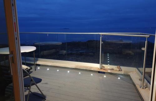 Cellardyke House | Cellardyke 3-Bed House Sleeps 6 with Sea Terrace