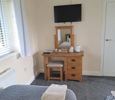 Cwm-twrch Isaf Hotel | Celtic Minor Stables