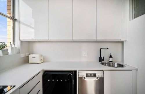 Centennial Park Apartment | Centennial Charm Bright Parkside Escape with Pool