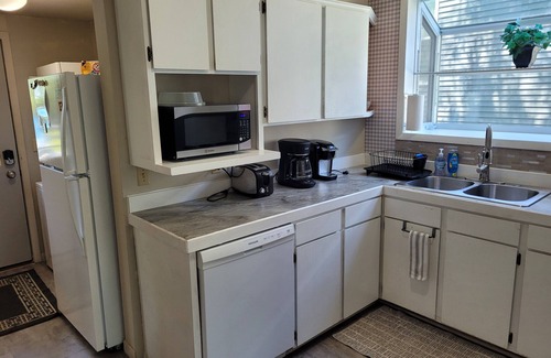 Beulah House | Centennial House - Historic Home with Lakeview! Just 2 blocks from Downtown and Beach!