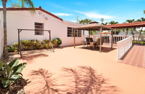 Providencia Park House | Center of Paradise 7 Bed 5.1 Bath in Downtown WPB