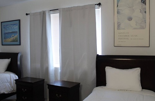 Providencia Park House | CENTER OF PARADISE FRONT HOUSE