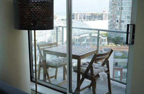 Crosstown Apartment | Center of the City