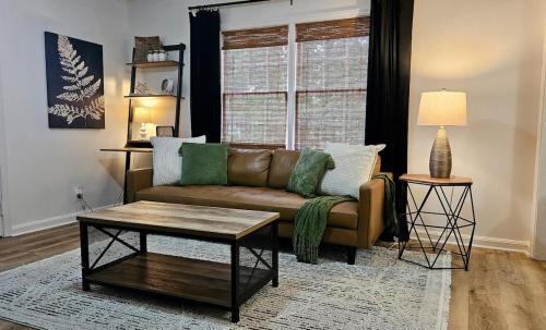 Valdosta House | Center of Town! Near Hospital and VSU, Gameroom & Fire-pit, Pet Friendly