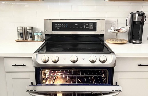 Las Vegas House | Center of Vegas - 5 beds house with heated pool