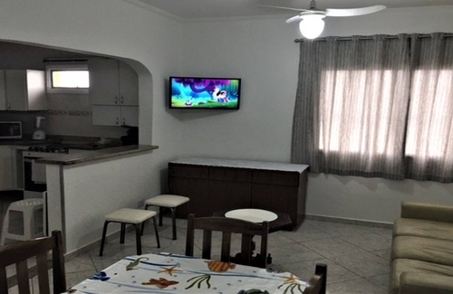 Pitangueiras Apartment | Center Pitangueiras, 70 mts from the beach, prox. the mall/restaurants/market/bank