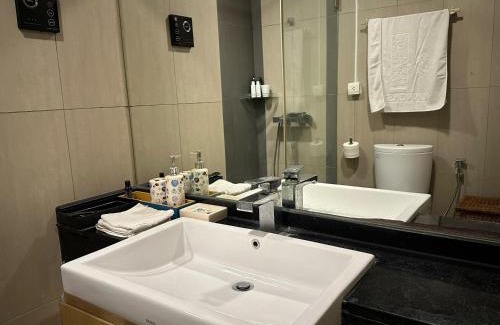 Ba Dinh Apartment | Centered modern Studio apartment with pool & gym