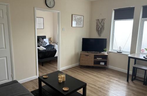 Swindon Apartment | Central - 1 bed, cosy retreat