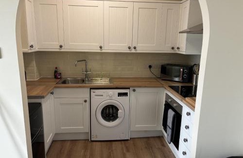Swindon Apartment | Central - 1 bed, cosy retreat