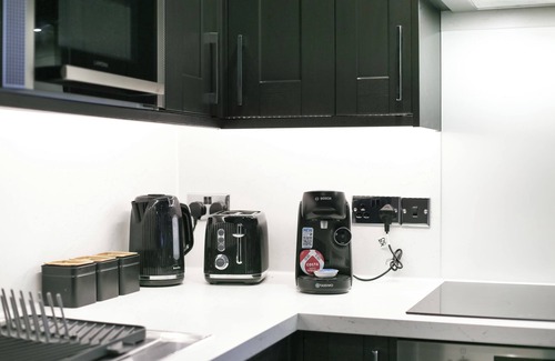 Brighton City Centre Apartment | Central 1-bedroom apartment in charming Brighton and Hove with WiFi