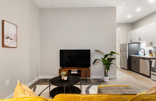 Downtown Cincinnati Apartment | Central 1 Bedroom by Fountain Sq. & Carew Tower