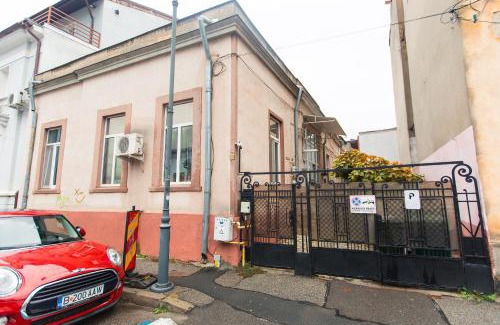 Bucharest City-Centre Villa | Central 2-Bedroom House with Shared Courtyard near Old Town Bucharest