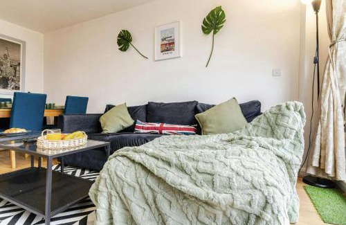 The Westside Apartment | Central 2Bed,2Bath, Balcony Apartment Near New Street, Mailbox & Canals at Skyline Apartments