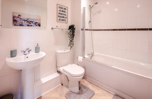 Bristol Floating Harbour Apartment | Central 2BR Flat - free parking - fast Wi-Fi