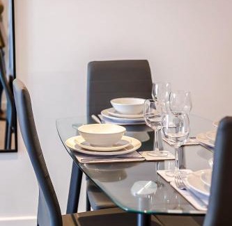 Bristol Floating Harbour Apartment | Central 2BR Flat - free parking - fast Wi-Fi