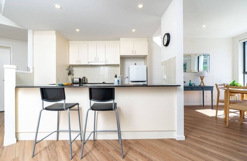 Greenway Apartment | Central 2BR | Stylish Apt located in Greenway