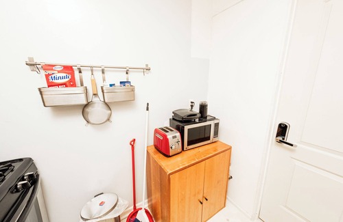 Williamsburg House | Central & Affordable room in Williamsburg shared house Close to Subway & City!