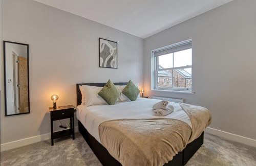 Coventry Apartment | Central and Stylish, Garden and Parking