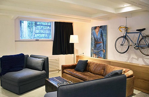 De Weteringschans Apartment | Central apartment - 18th century house - Breakfasts - 4 Bikes - Garden