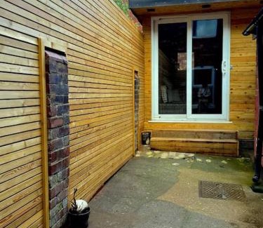 Lincoln House | Central area terraced house with private hot tub