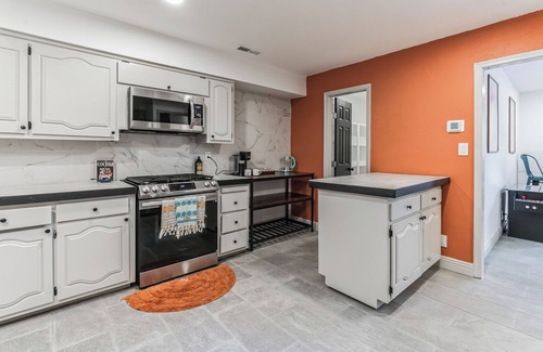 Albuquerque House | Central BBQ Haven: 4bd - Games - Outdoor Movie