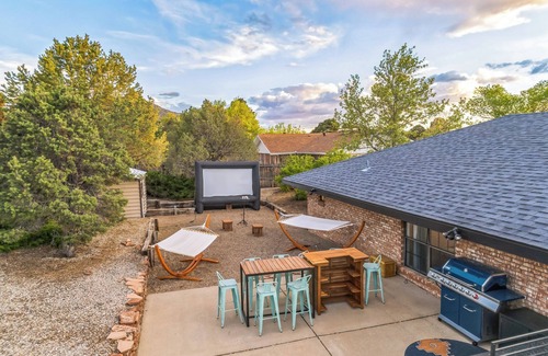 Albuquerque House | Central BBQ Haven: 4bd - Games - Outdoor Movie