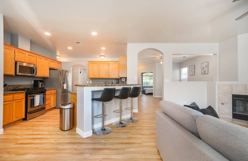 River Oaks House | Central bliss near parks & shops