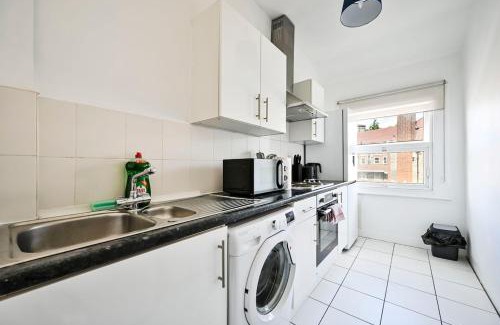 Cantelowes Apartment | Central Camden Flat, London - Family, Work and Group Stays