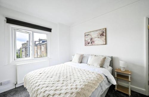 Cantelowes Apartment | Central Camden Flat, London - Family, Work and Group Stays