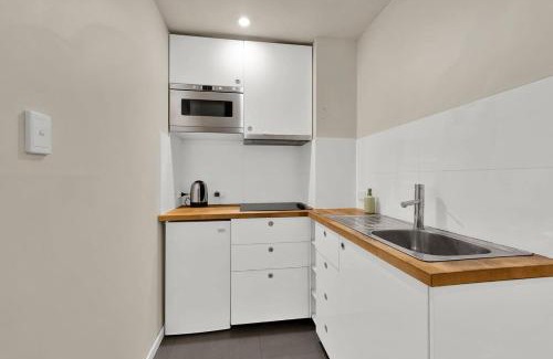 Melbourne Central Business District Apartment | Central CBD studio free parking