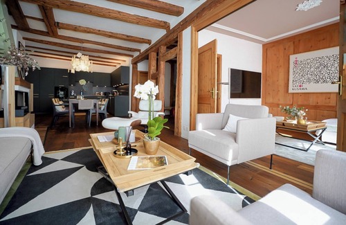 Niederdorf Apartment | Central Chalet Rooftop Maisonette in Old Town