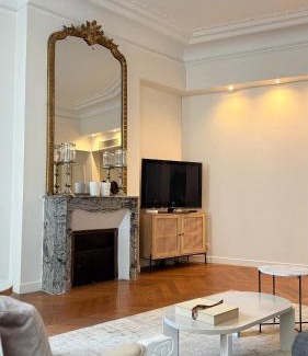 Faubourg-du-Roule Apartment | Central Champs Élysée - High Luxury 2 Bedroom Apartment