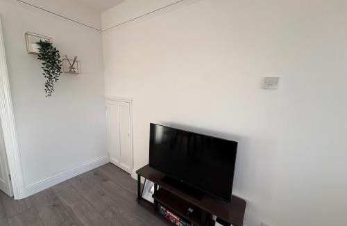 Chelmsford Apartment | Central Chelmsford 2-Bed Apt 5 mins to Station