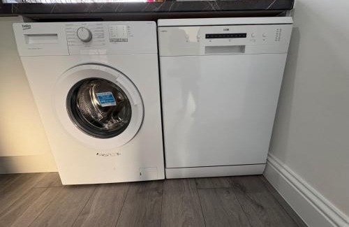 Chelmsford Apartment | Central Chelmsford 2-Bed Apt 5 mins to Station