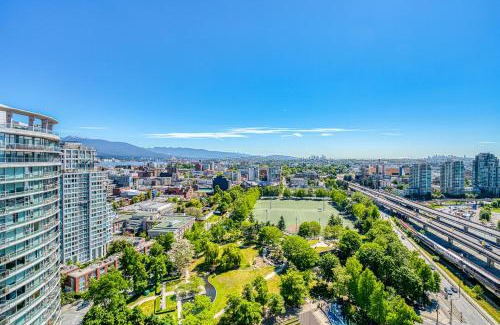 Crosstown Apartment | Central City Location, Bay View, One Free Parking