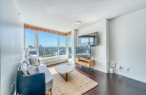 Crosstown Apartment | Central City Location, Bay View, One Free Parking