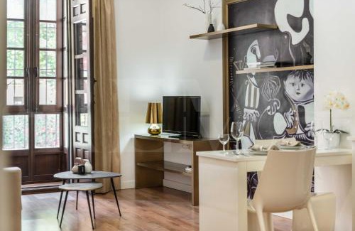 Centro Apartment | Central & cosy studio in front of Picasso museum by REMS