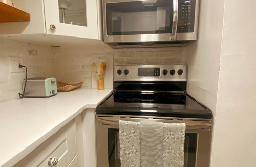 Coconut Grove Apartment | Central cozy 2BR/2BA condo w/dedicated workspace