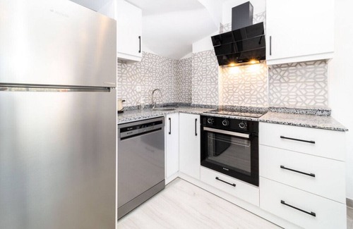 Eski Lara Apartment | Central Flat with Terrace in Muratpasa