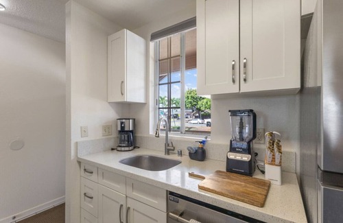 Waipio Apartment | Central Island Living | AC, Parking, Kitchen, W/D