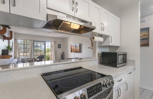 Waipio Apartment | Central Island Living | AC, Parking, Kitchen, W/D