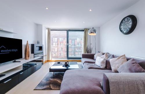 Leeds City Center Apartment | Central Leeds 2BR 2BA, Wi-Fi, Kitchen, Sleeps 5