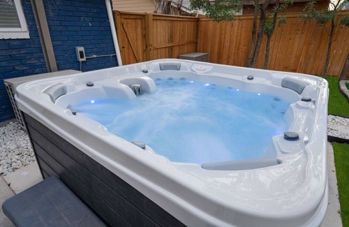 West San Antonio House | Central Loc~Stylish~Pool~HotTub